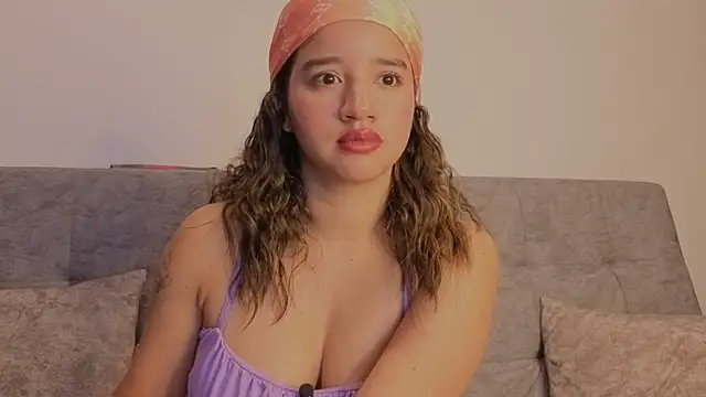 Chat +18 de emilyrouxe ao vivo