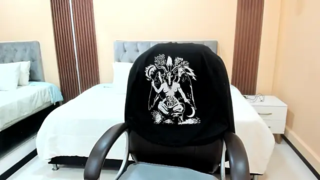 Bela_Craxkerr Chat XXX in diretta