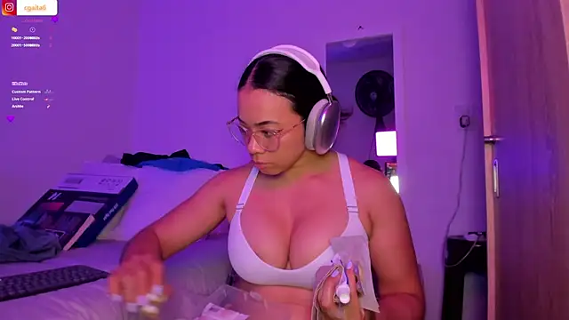 Chat +18 de carolgaita ao vivo
