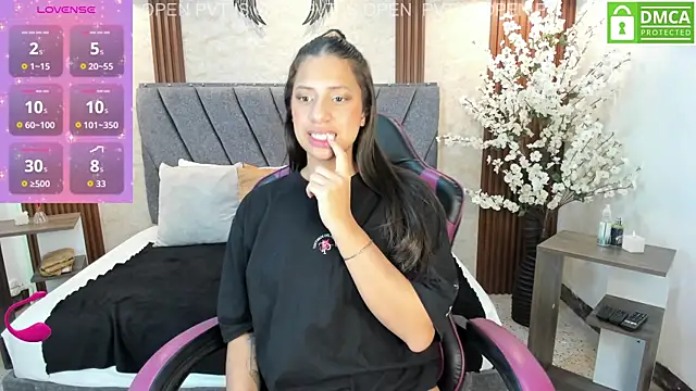 Atiena_'s Live XXX Chat