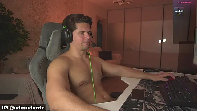 Rus_adventure7's Live XXX Chat