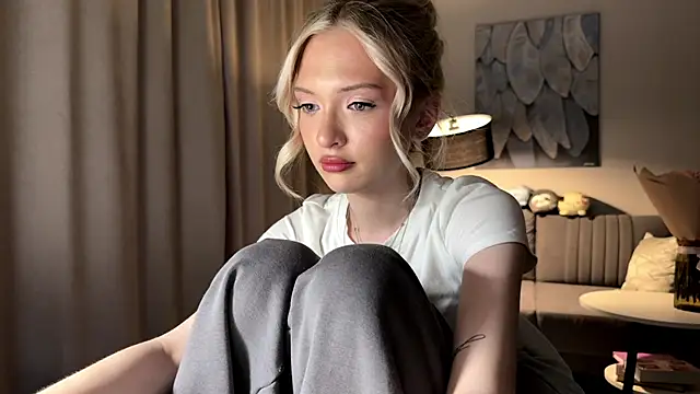 EvelineMolima Adlı Modelin Canlı XXX Sohbeti