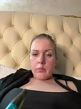 Piccolamonella29's Webcam Show