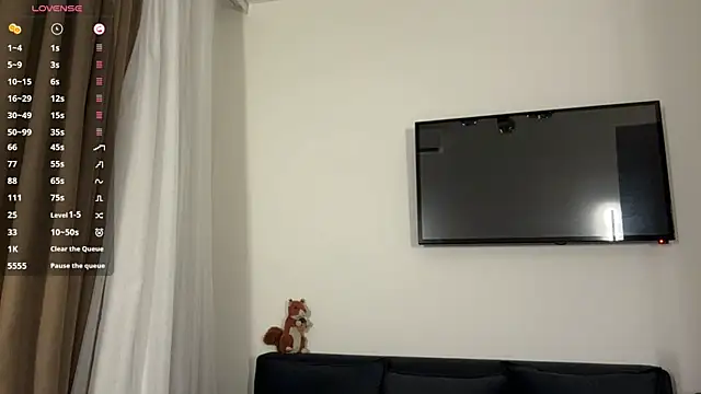 Ur_neighbor_Kira Pertunjukan Webcam