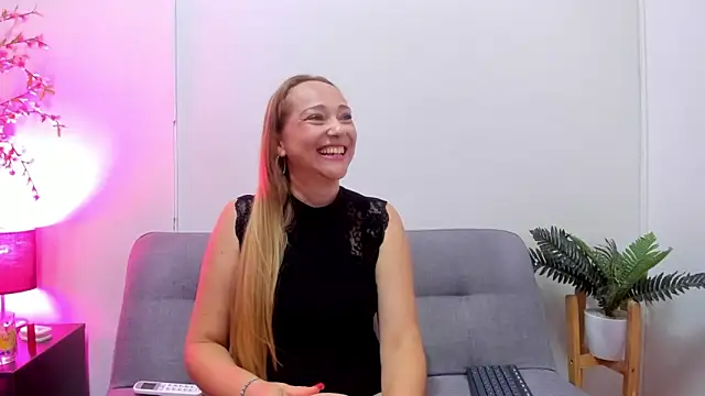 Chatroom XXX en direct de KahiaSmith
