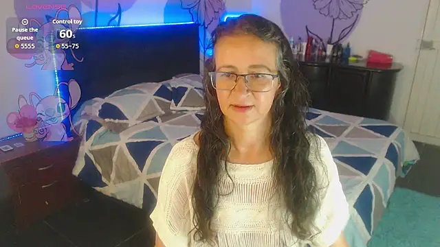 aura_latinax's Webcam Show