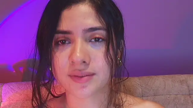 Chat XXX en directo de adara_johnson__