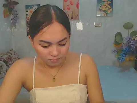 ur_asiankat Show Webcam