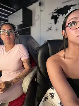 Isabella-Teen Chat XXX in diretta