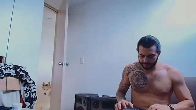 XXX chat uživo modela thomas_gun