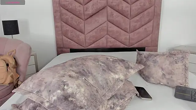 Chatroom XXX en direct de AnnyCherry_