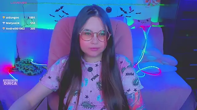 Lolisuccub élő XXX-chatje