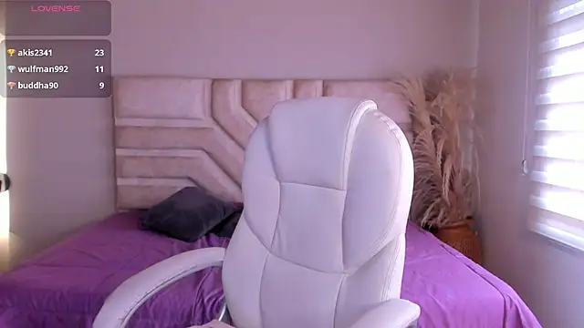 Chat +18 de ella__olmos ao vivo