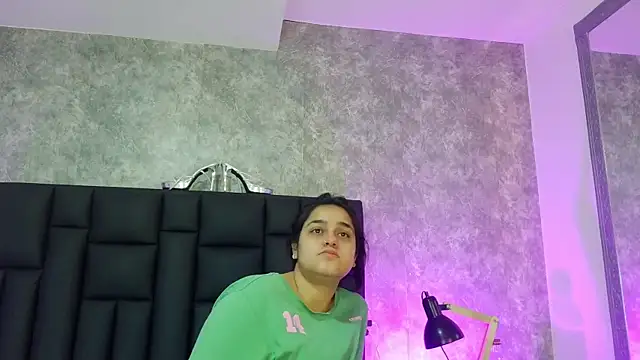 crystaldarliing Adlı Modelin Canlı XXX Sohbeti