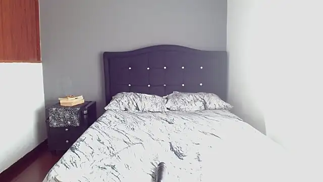 XXX chat uživo modela Emilia_1995