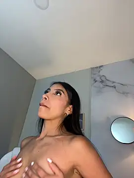 Tiffany_Low Adlı Modelin Canlı XXX Sohbeti