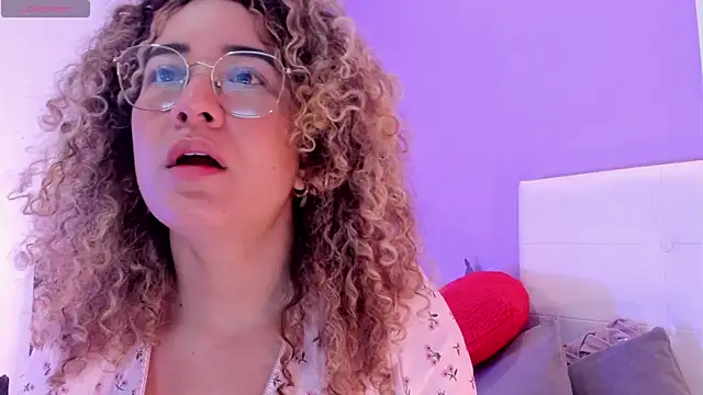 Charlotte11-11 élő XXX-chatje