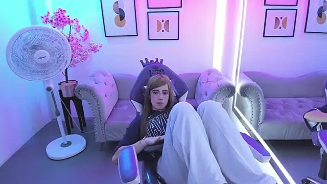 Victoria__doll élő XXX-chatje