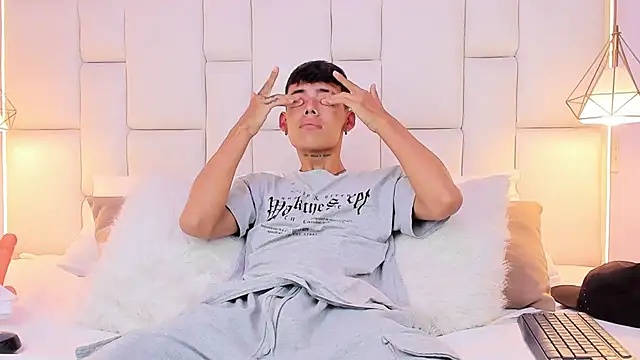 Show modela JacobFerrer na web-kameri