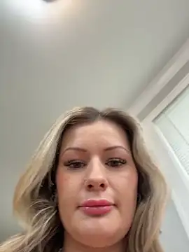 LoveShae_ Show in webcam