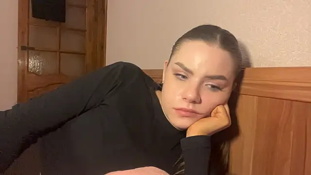 XXX chat uživo modela LeishaRocher