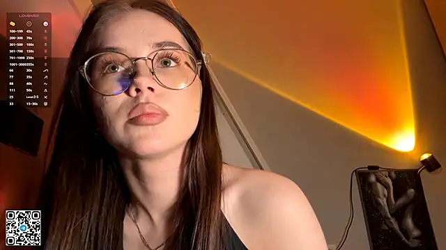 Show modela MelanieHale na web-kameri