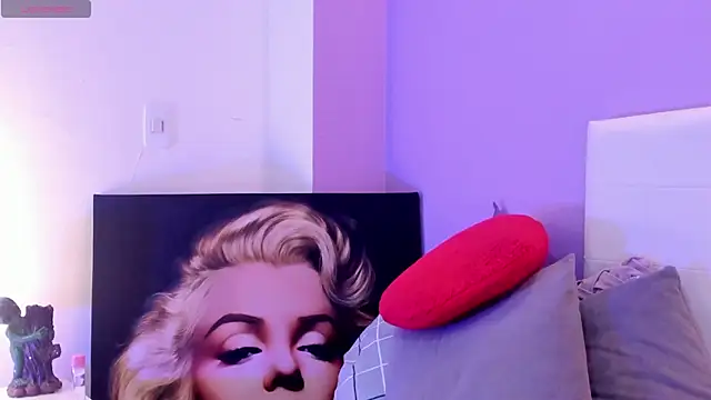 Charlotte11-11's Live XXX Chat