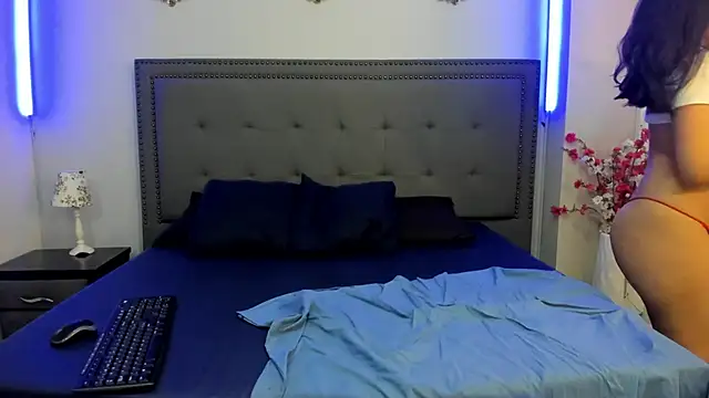Mila_Shade élő XXX-chatje