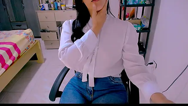 BitterMomXxx's Live XXX Chat