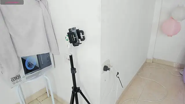 salma_isawwii Show in webcam