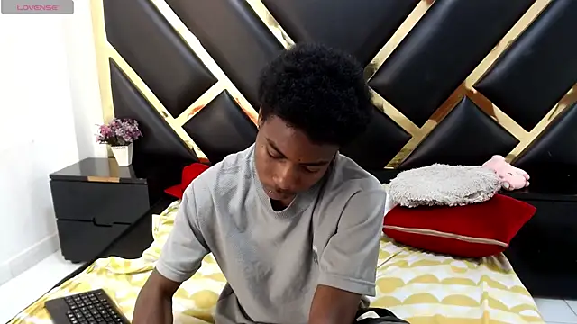 NoahJhonson69 Webcam show