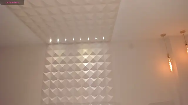 MilaLawrence Chat XXX live