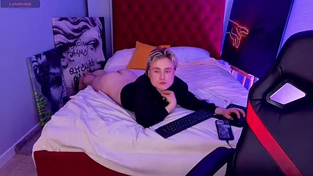 cumboydoll: διαδικτυακό σόου στην κάμερα