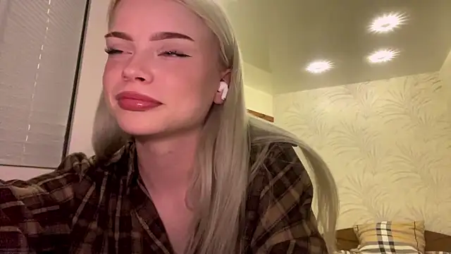 Chat XXX en directo de ShainaJoens