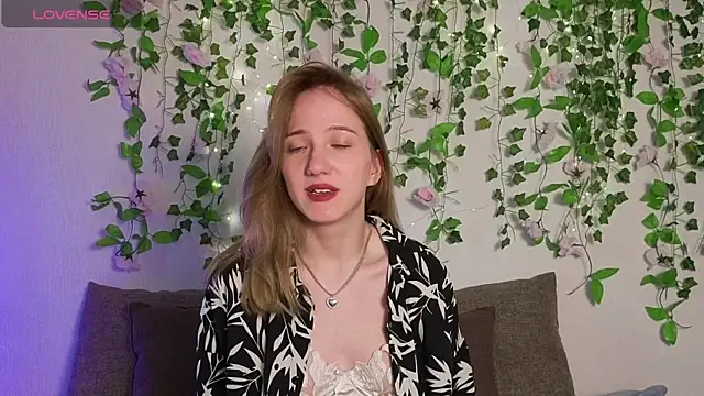 دردشة EmmaNovak الجنسية المباشرة