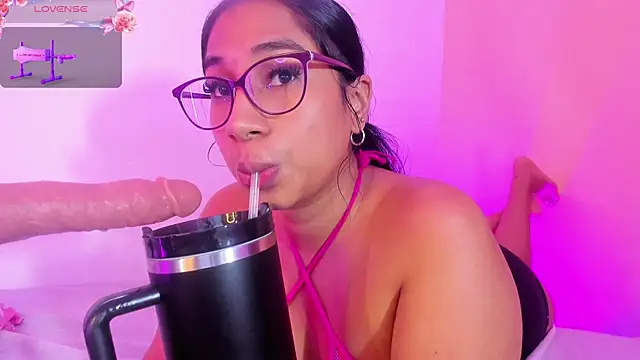 Pokazy przed kamerką – EMILYY_WALKER