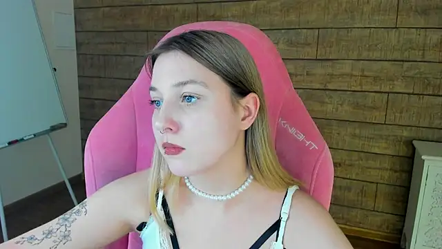 TinnaBurton live XXX chat
