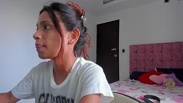 cora_22 Live XXX-Chat