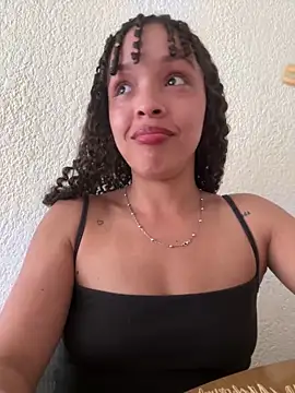 Chat +18 de Yasmin777_ ao vivo