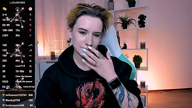 XXX chat uživo modela _Rein_ramm