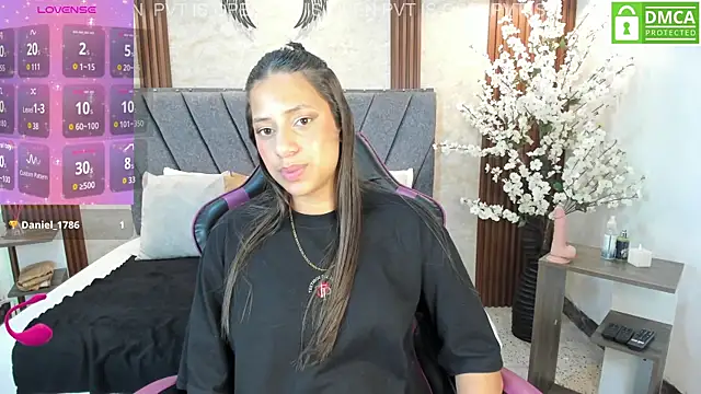 Atiena_ Show in webcam