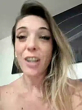 Ladymiri85 Webcam-Show