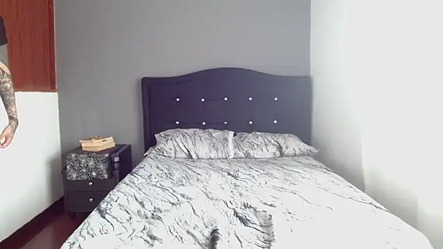Emilia_1995 现场XXX聊天
