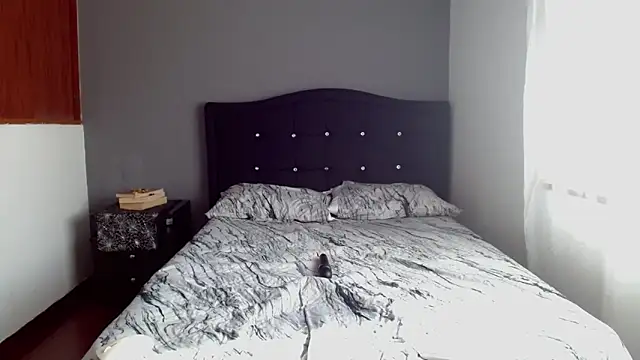 Emilia_1995's Live XXX Chat