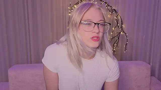 KaraLiin webcam show