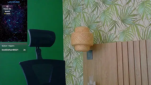 Chat +18 de Sunny_River ao vivo