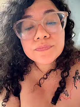 Chat +18 de CurlyMilf_Vannexxxa ao vivo