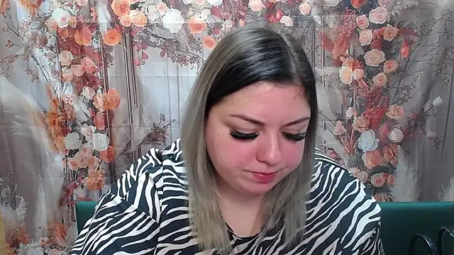 Show modela AdelinaMaster na web-kameri