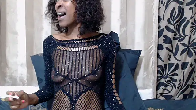 Онлайн чат XXX Sexynaughty23