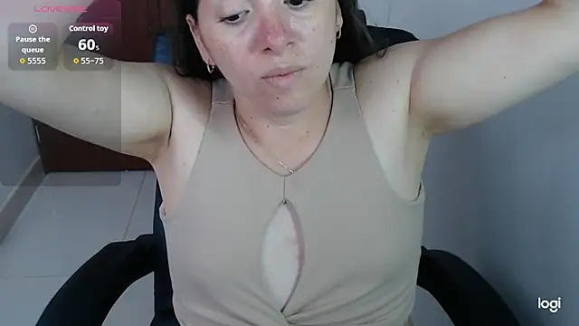 spicey_latina élő XXX-chatje